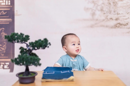 句容宝宝喊肚子疼怎么回事